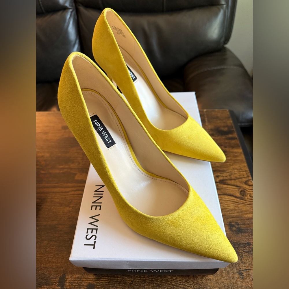 Nine West Yellow Suede Heels Elegant Pointed-Toe